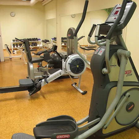 Отель Majvik Congress