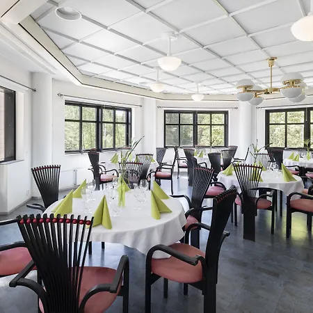 Отель Majvik Congress 4*