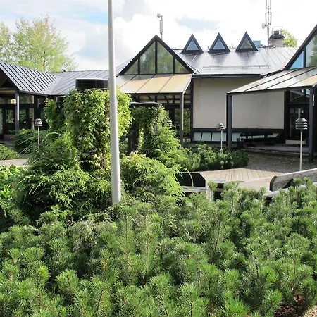 Отель Majvik Congress